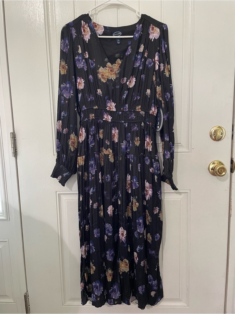 NWT SCOOP Floral Long Sleeve V-Neck Midi Dress in Black